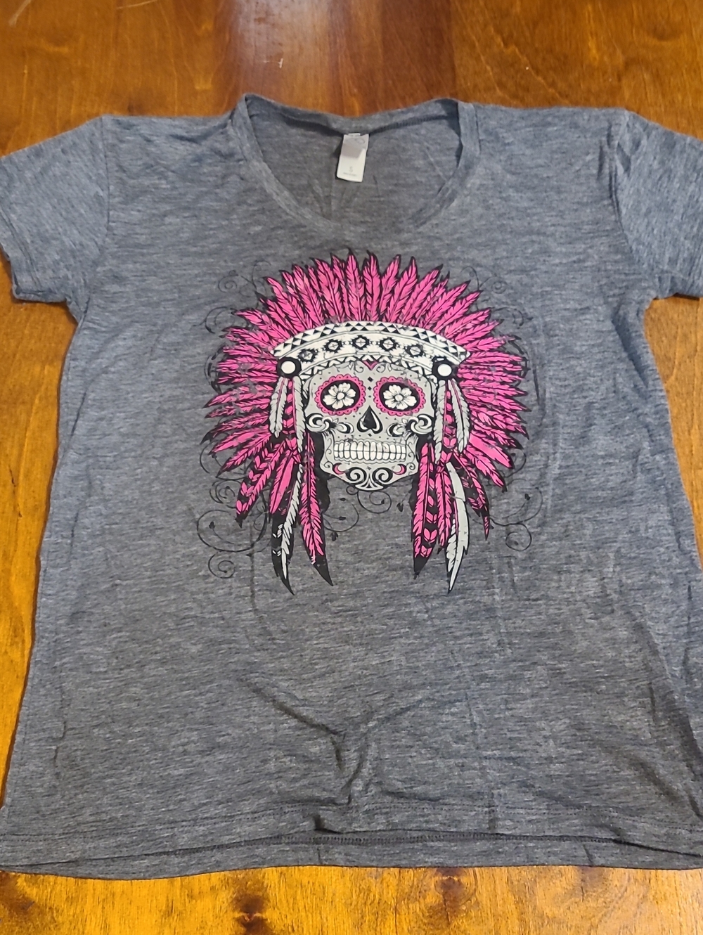 Alternative Gray Tee with Pink Skull Headdress Graphic
